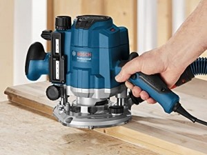 Bosch Professional Oberfräse GOF 1250 CE (Maulschlüssel 19 mm, Parallelanschlag mit Feineinstellung, Kopierhülsenadapter, Spannzange, L-BOXX 238) - 4