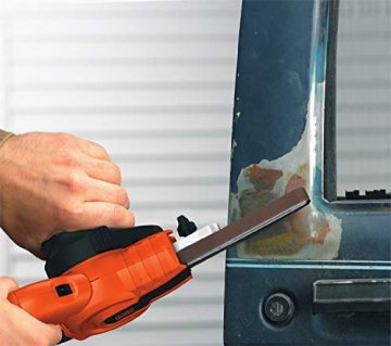 Black+Decker Bandschleifer KA900E mit Absaugung – Schleifmaschine für Holz, Metall, Stein, Gips, Keramikfliesen & Kunststoff – Zum Schleifen, Feilen, Schärfen und Entrosten – Bandmaße: 451 x 13mm - 4